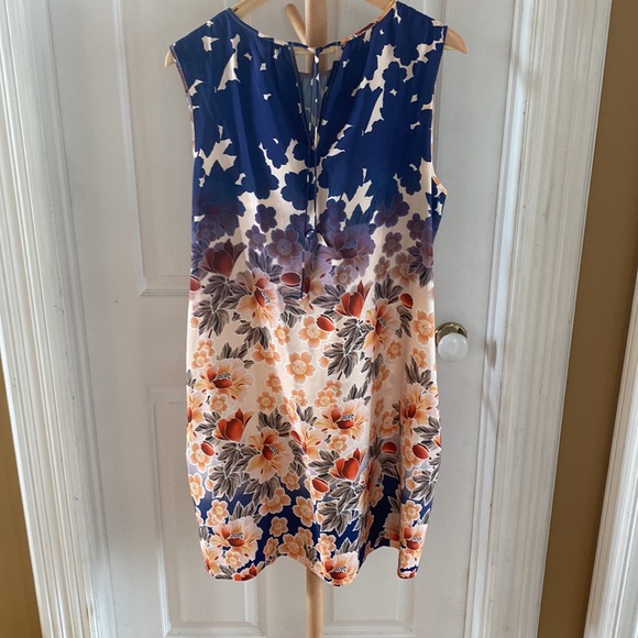 Floral shift Dress - Picture 2 of 10